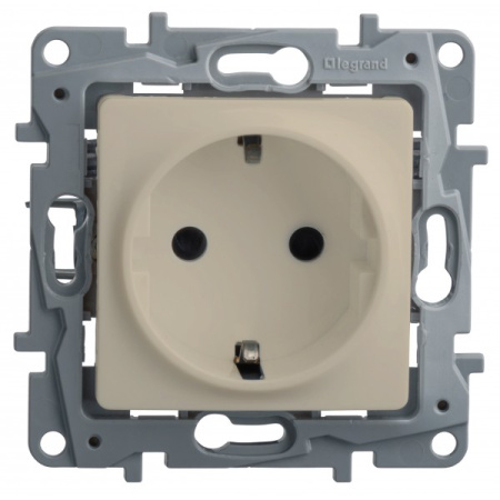 Розетка 2Р+Е нем.стд. со шторками (слоновая кость)  Etika (РФ) в Минске - изображение Изображение: розетка 2р+е нем.стд. со шторками (слоновая кость)  etika (рф) в Минске